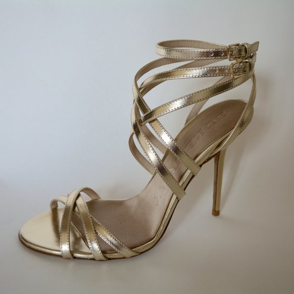 NWT BURBERRY LEATHER STRAPPY SANDALS - Picture 1 of 11